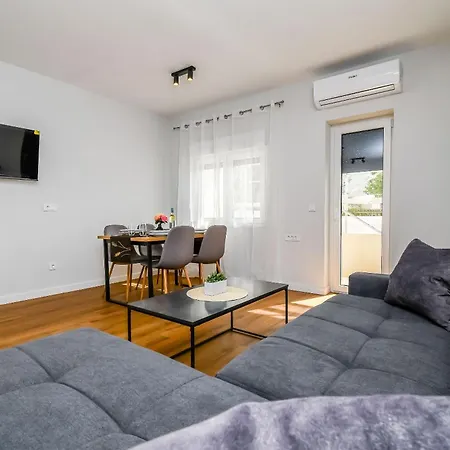 Apartments Neli Trogir Exterior photo