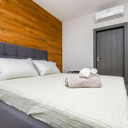 Apartments Neli Trogir Exterior photo
