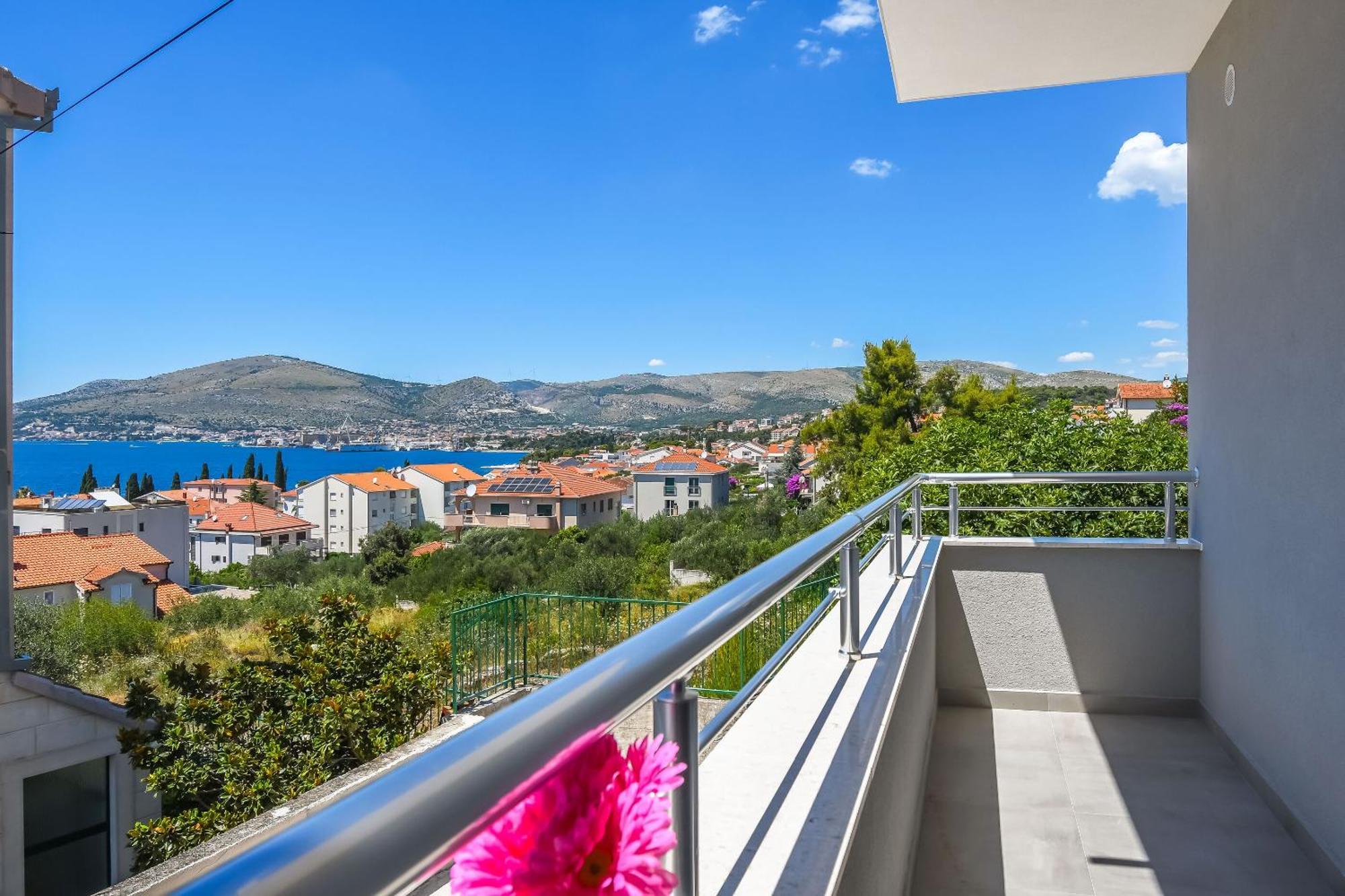 Neli Trogir